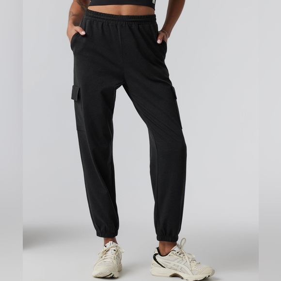 Vuori Pants - Vuori Boyfriend Cargo Jogger Sweatpant in Black Heather
